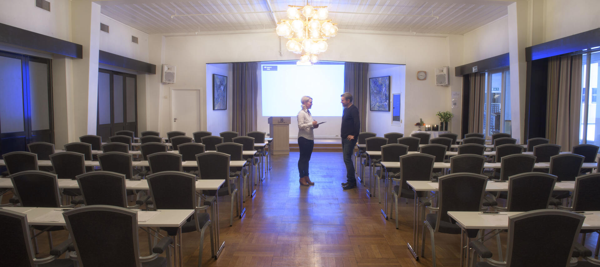 Konferanserom med moderne utstyr